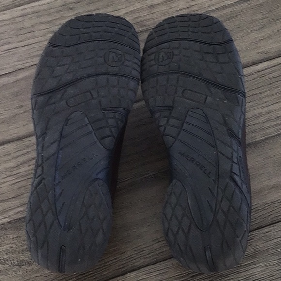 5/$20 Merrell leather mules 6.5. Scuffs on toes but lightly worn. - Picture 3 of 4